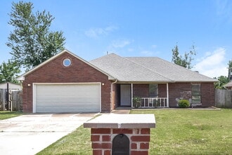 Building Photo - 10873 E Ridge Dr