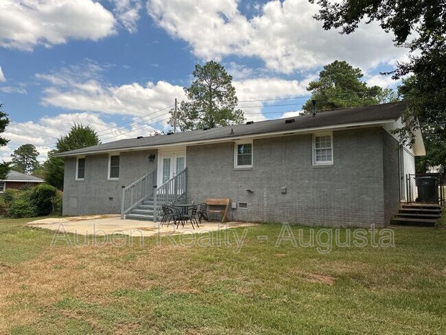 Building Photo - 1137 Eisenhower Dr