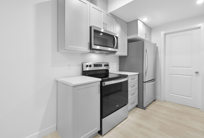 Building Photo - 3030-3169 169 St SW