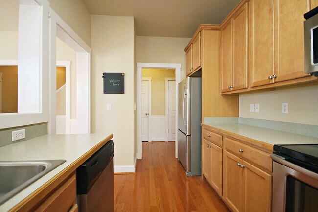 Foto del edificio - Pet Friendly, End-Unit Crozet Townhome