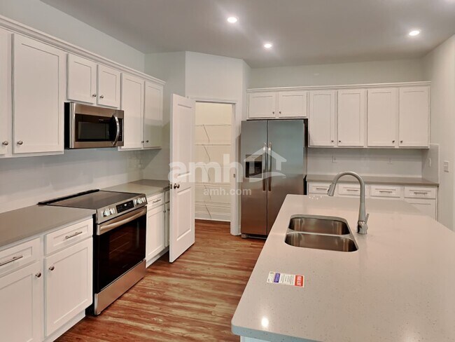Building Photo - 12622 Forest Ln