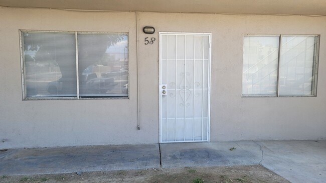Foto del edificio - One Bed One Bath Easy Living Condo