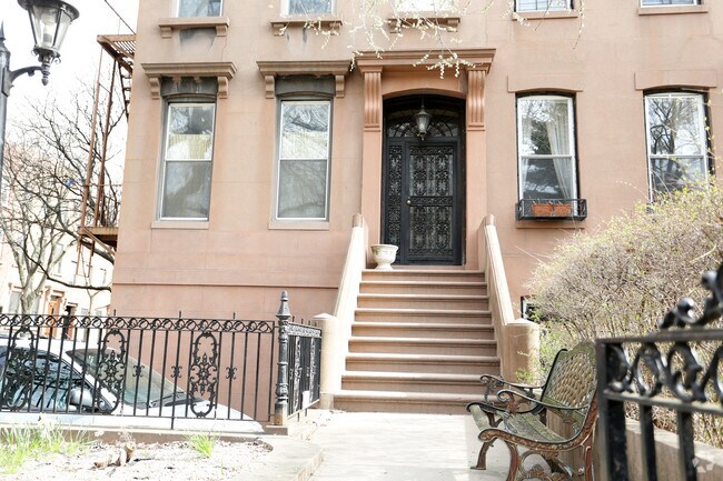 Foto del edificio - 579-585 Henry St