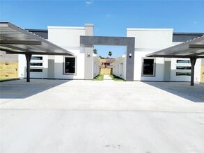 Building Photo - 2202 S Sports Dr