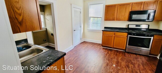 Building Photo - 2 br, 1.5 bath House - 18 N Hope St