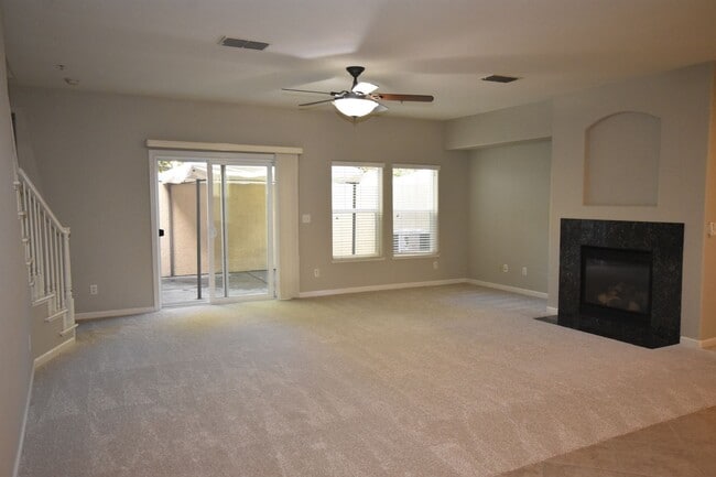 Building Photo - 3301 N Park Dr