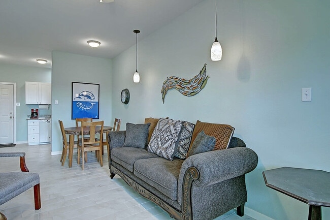 Building Photo - 602 Sea Breeze Ln