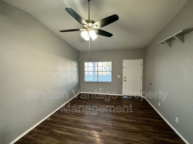 Foto del edificio - 2929 E Broadway Rd