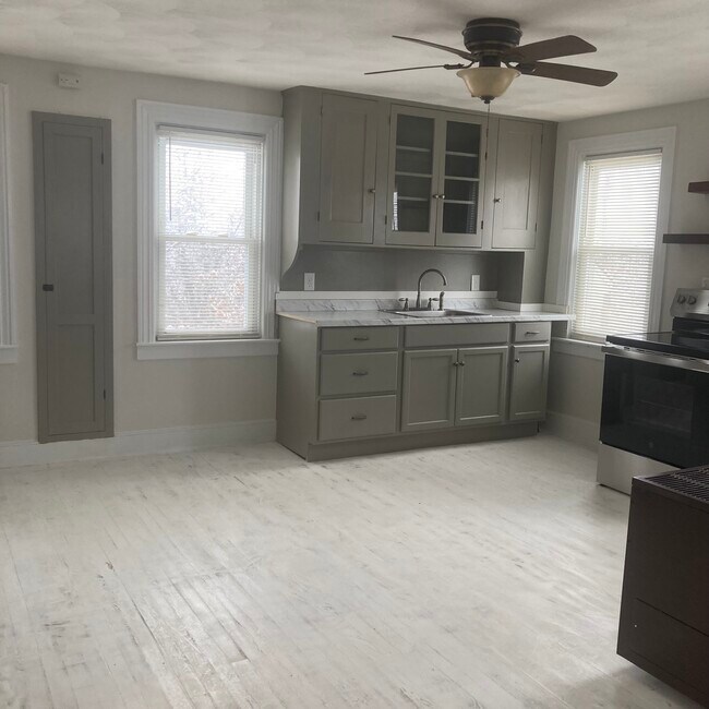 Comer en la cocina - 70 Hedley Ave