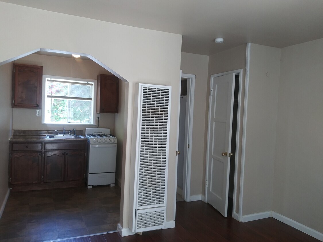 Primary Photo - 2350 Chestnut Ave