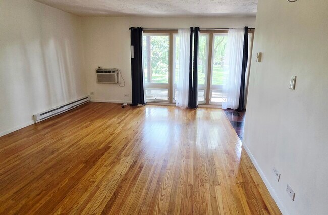 Foto del edificio - 2205 Arbor Cir