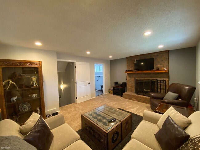 Building Photo - 5 br, 3.5 bath House - 9143 West 75th Circle