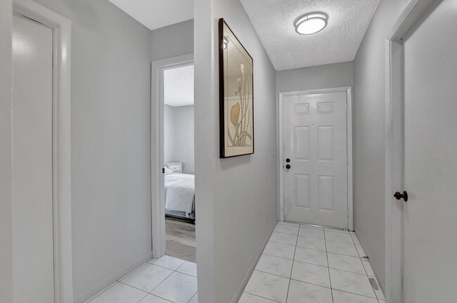 Building Photo - 13 Bethesda Park Cir