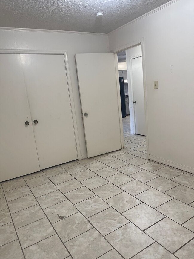 Foto del edificio - 1133/1135 Sybil Dr