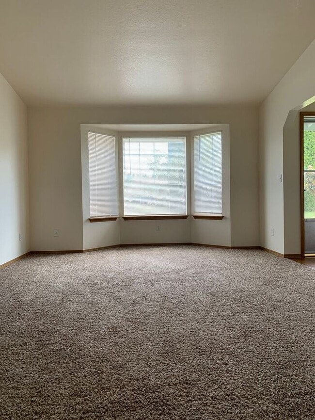 Building Photo - Beautiful 2 bed, 2 bath Duplex located in ...