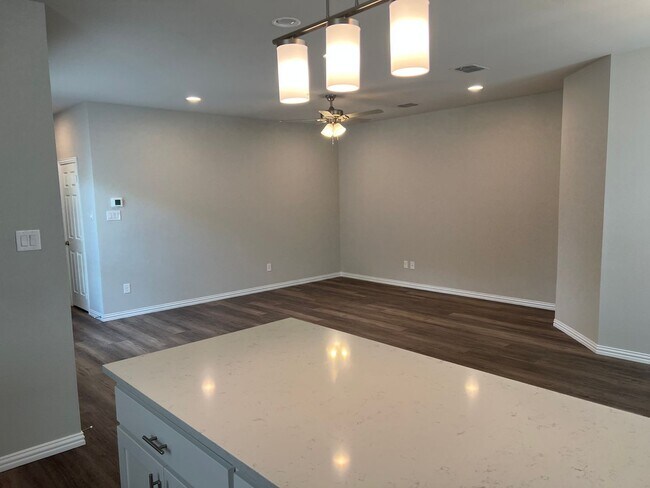 Foto del edificio - 212 Wayside Ct