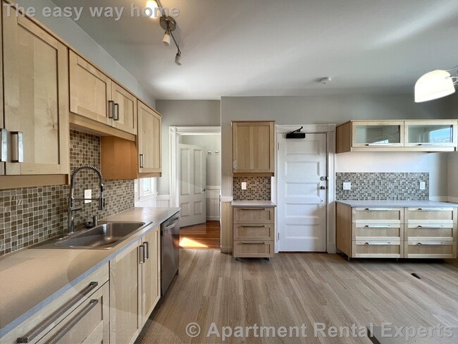 Building Photo - 107 Oxford St