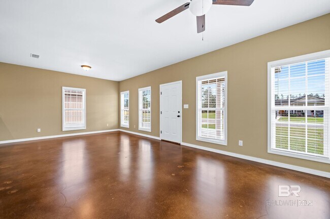 Building Photo - 33071 Stables Dr