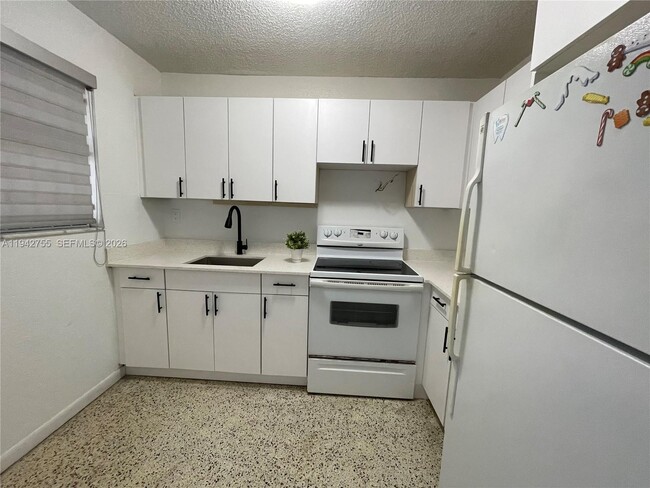 Foto del edificio - 142 SW 18th Ave