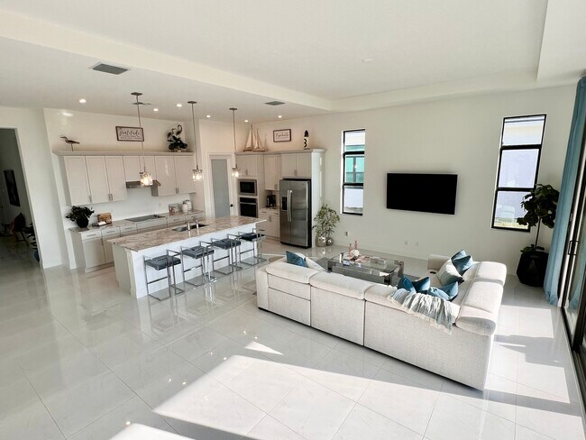 Techos de 3 metros de alto con cocina mejorada, con encimeras de cuarzo y diseño abierto - 9096 SW Arco Way