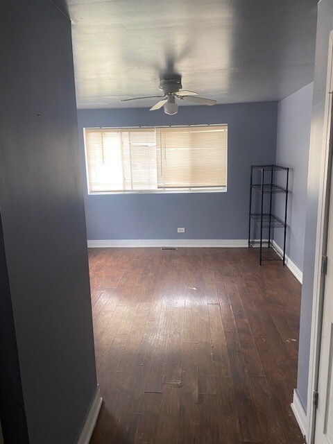 Foto del edificio - 9842 S Yates Blvd