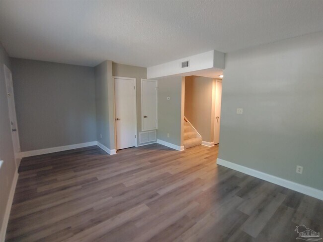 Foto del edificio - 3531 N Blue Angel Pkwy