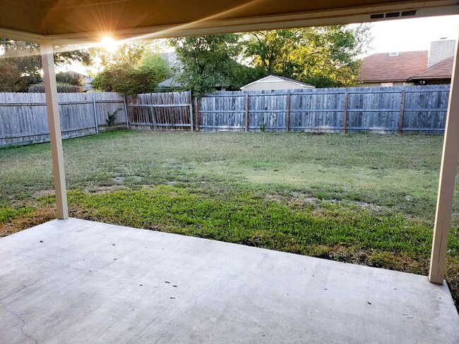 Foto del edificio - 1813 Meadowbrook Dr