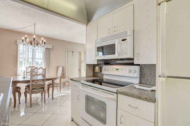 Foto del edificio - 2 br, 1.5 bath Condo - 4044 Exeter C