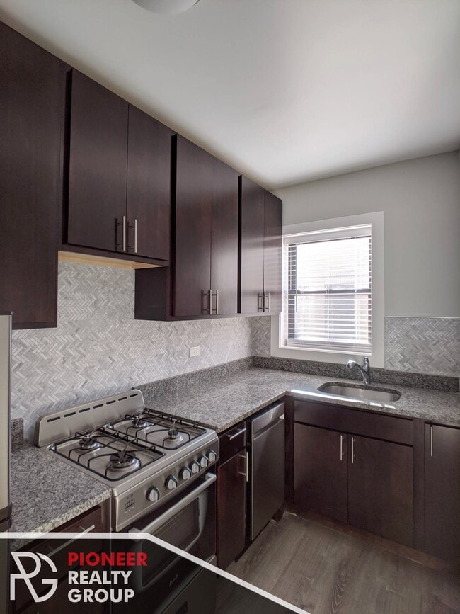 Building Photo - 437 W Belden