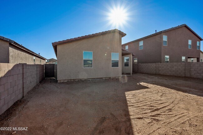Foto del edificio - 6330 S Crescent Peak Dr