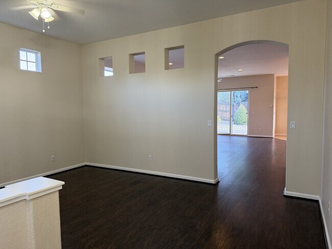 Foto del edificio - South Reno Home with 4 Bedrooms + 3 Car Garage!