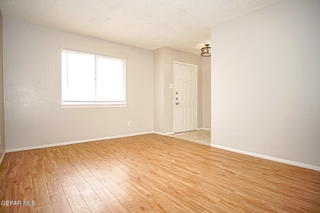 Building Photo - 8548 Arboleda Dr