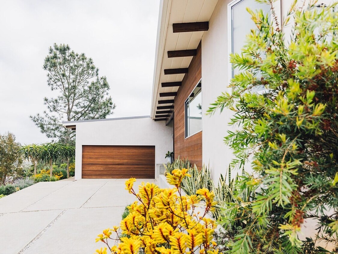 Foto principal - 4205 Hillside Dr