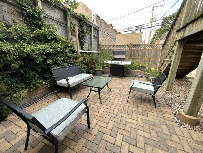 Espacio de patio compartido - 1047 N California Ave