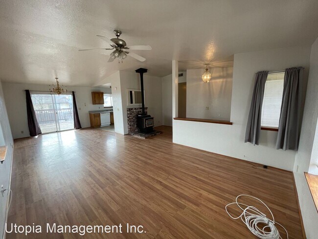 Foto del edificio - 5 br, 2 bath House - 750 Cameron Way