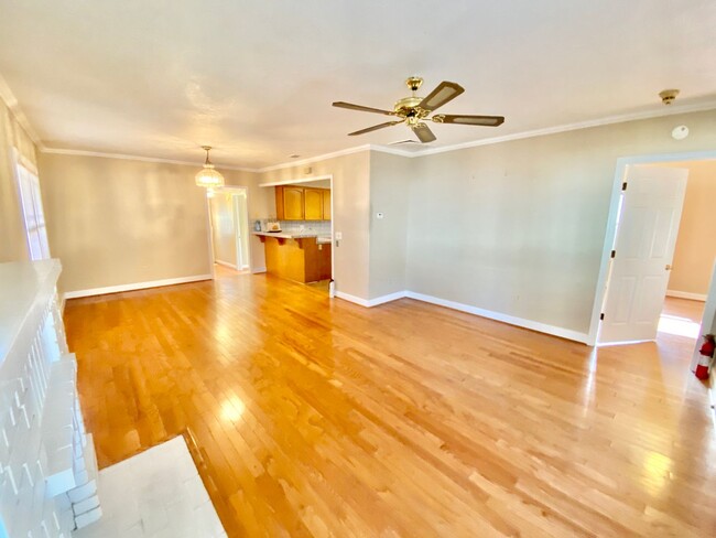 Foto del edificio - Adorable Home in Mid-town Sacramento!