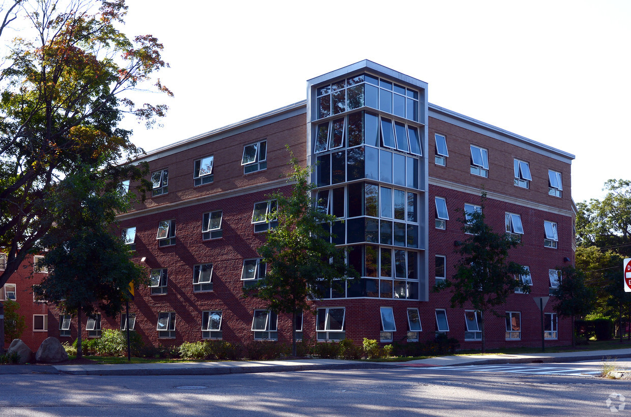 Building Photo - Pope Hall Bridgewater State College