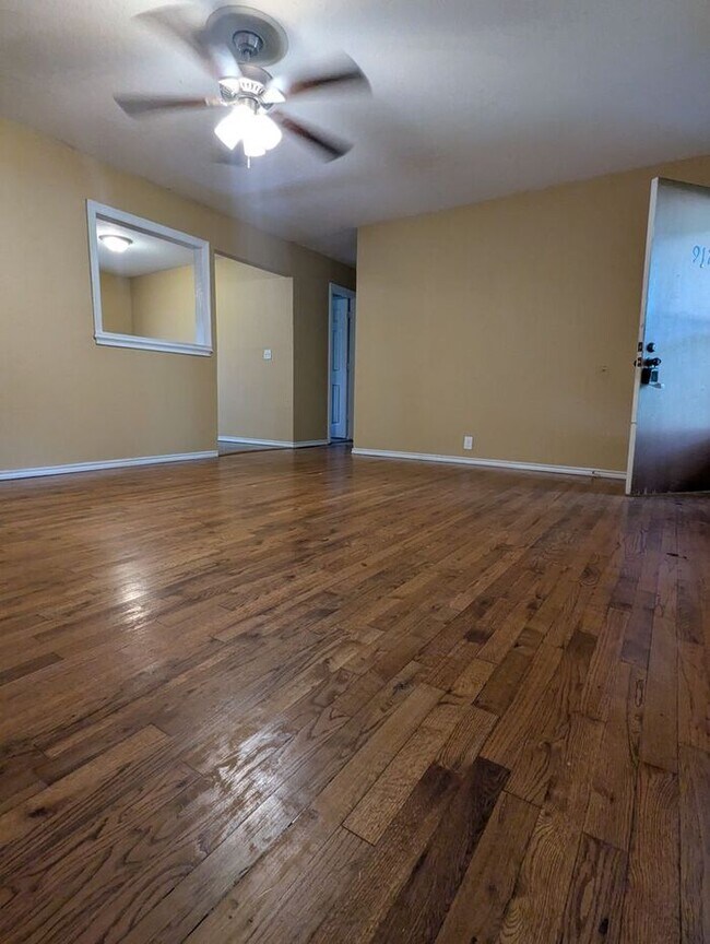 Foto del edificio - Quaint 3/2 on large shaded lot in Azle! Su...