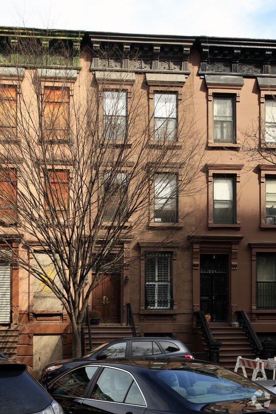 Building Photo - 233 W 131st St