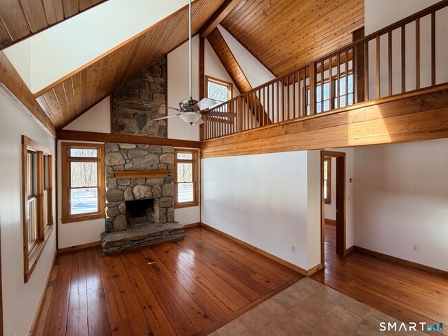 Foto del edificio - 249 Woodbury Rd