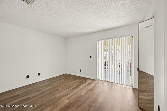 Building Photo - 3100-3111 Sir Hamilton Cir