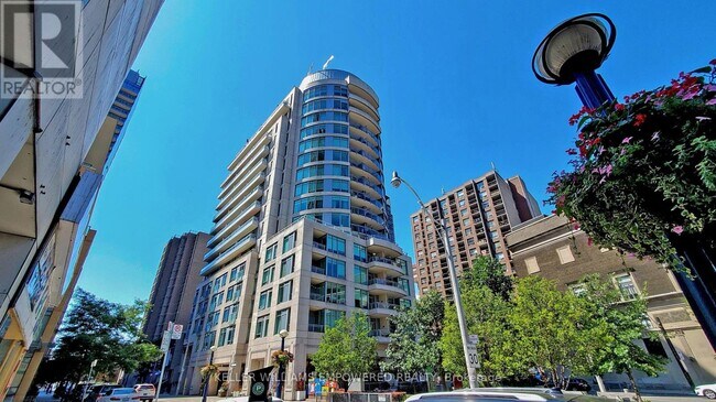 Building Photo - 8-518 Scollard St