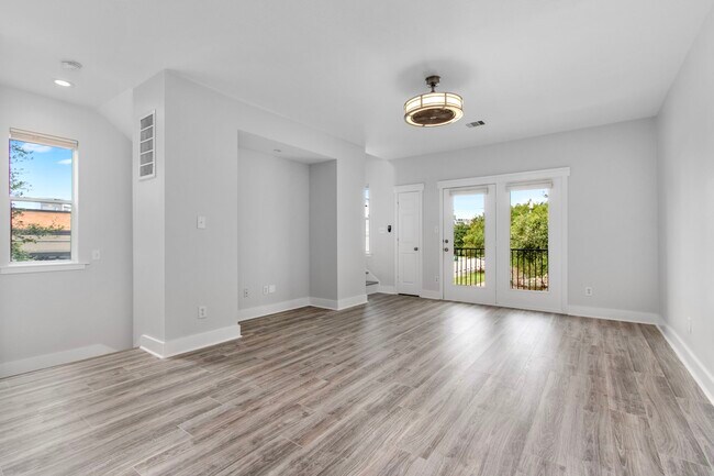 Building Photo - 1213 Nagle St