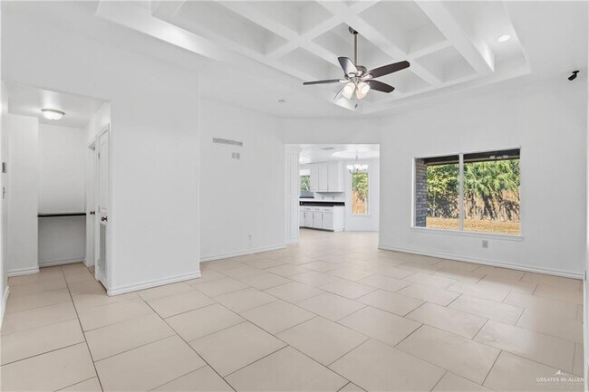Foto del edificio - 555 Greystone Cir