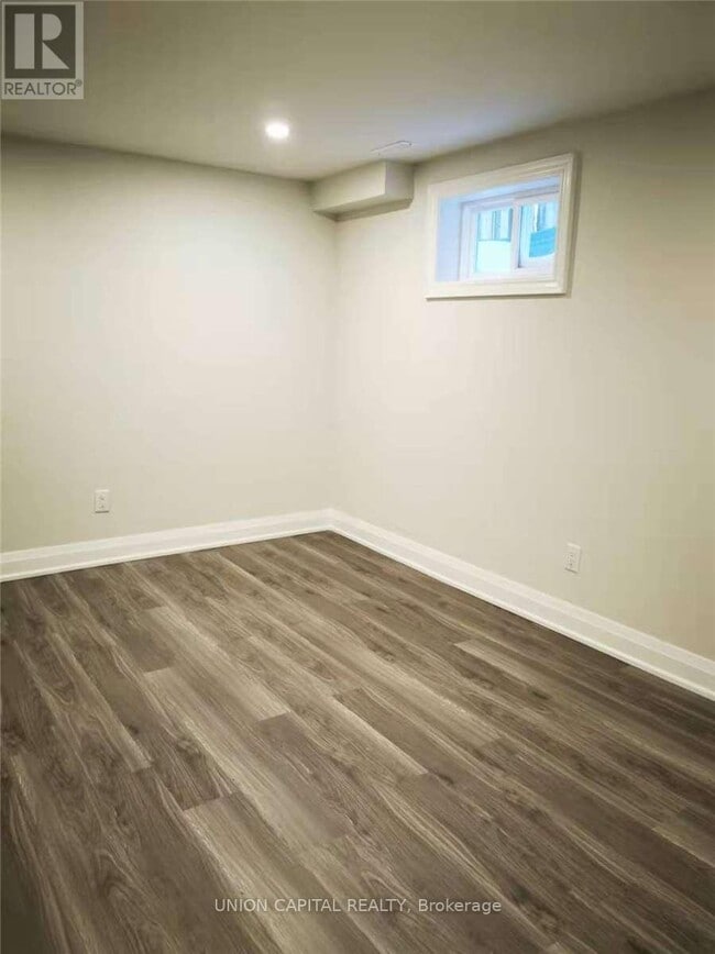 Building Photo - 121 Stargell Crescent