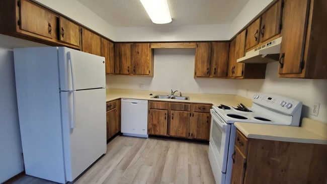 Building Photo - 5958 Red Oak Dr