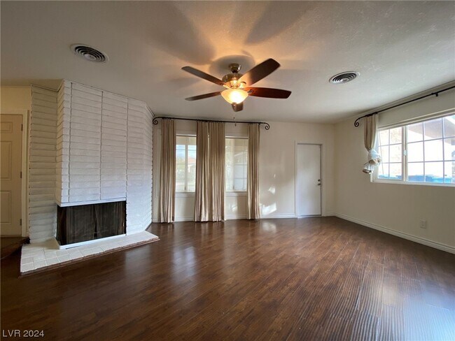 Foto del edificio - 812 Campbell Dr