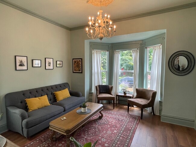 Sala de estar - 3521 NE 8th Ave