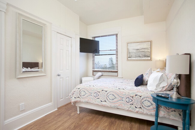 Building Photo - 2121 1st Ave