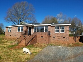 Building Photo - 245 Hood Rd